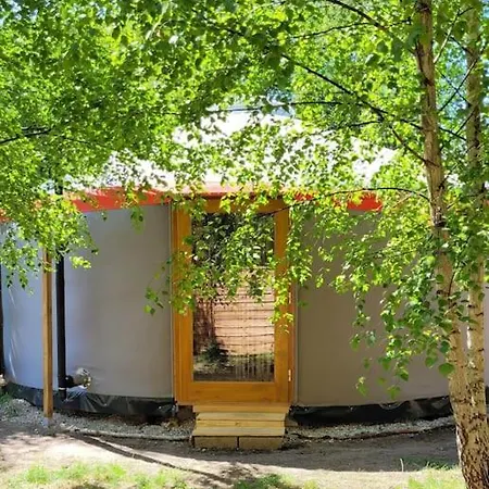 Jurta Nad Zegrzem Z Prywatnym Jacuzzi Casa vacanze *