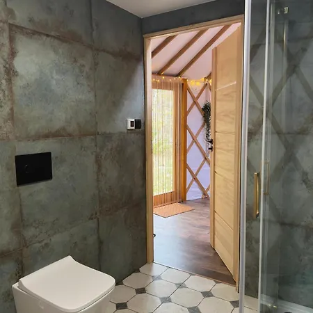 Jurta Nad Zegrzem Z Prywatnym Jacuzzi Arciechow