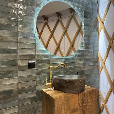 Jurta Nad Zegrzem Z Prywatnym Jacuzzi Holiday home *